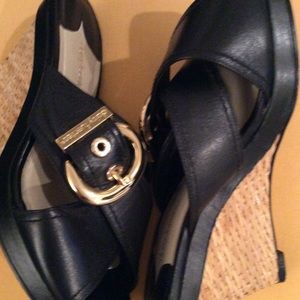Beautiful comfy black wedge slideons